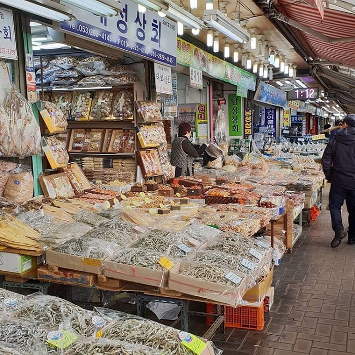kinh nghiệm du lịch Daegu - hàng hóa chợ Seomun
