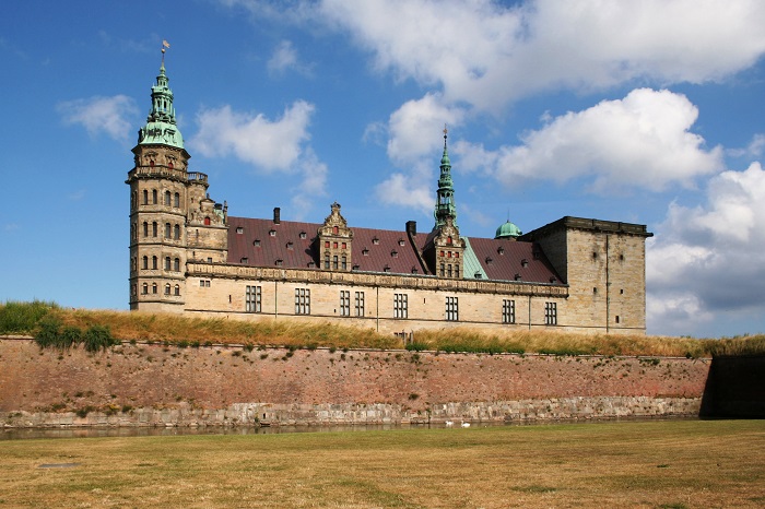 Kinh nghiệm du lịch Đan Mạch nên đi đâu? Lâu đài Kronborg - Địa điểm du lịch nổi tiếng ở Đan Mạch