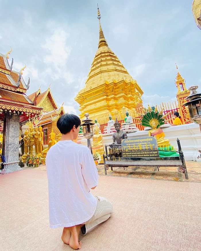 lễ phật - hoạt động quan trọng tại chùa Wat Doi Suthep