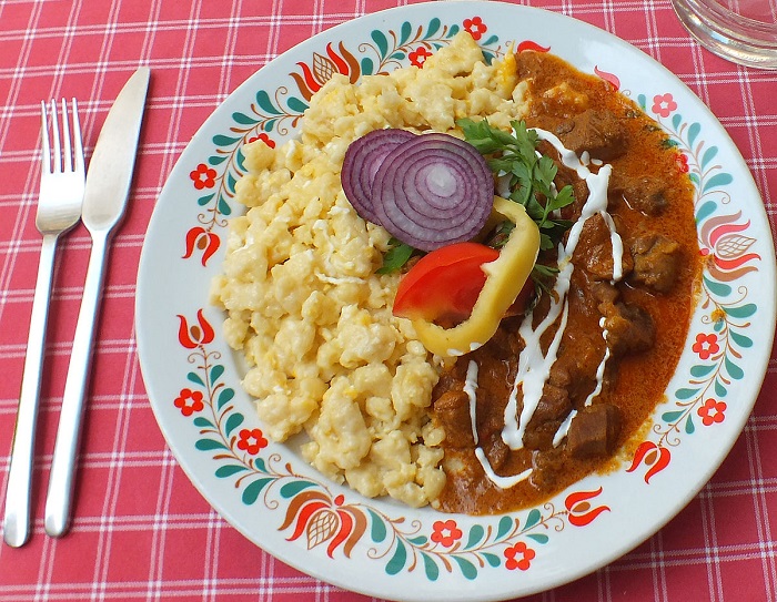 Món ăn đặc sản Hungary - Pörkölt và Paprikás