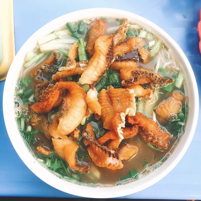 Delicious breakfast dishes in Ha Long - spicy fish noodle soup