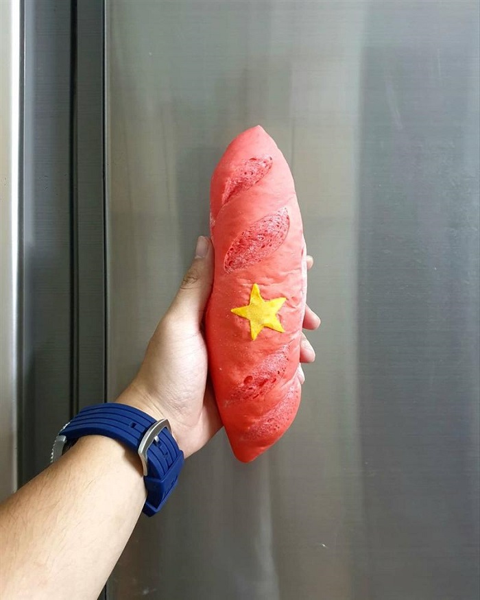Món bánh mì yêu nước mang sắc màu của lá quốc kỳ Việt
