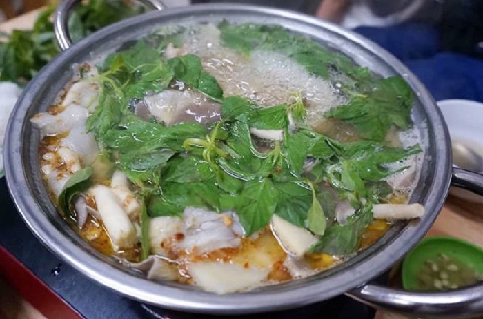 Dalat's delicious autumn dish - hot pot of chicken leaves