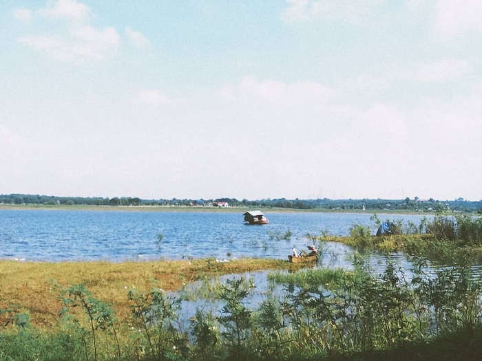 khung cảnh yên bình tại hồ Đá Bàng Vũng Tàu