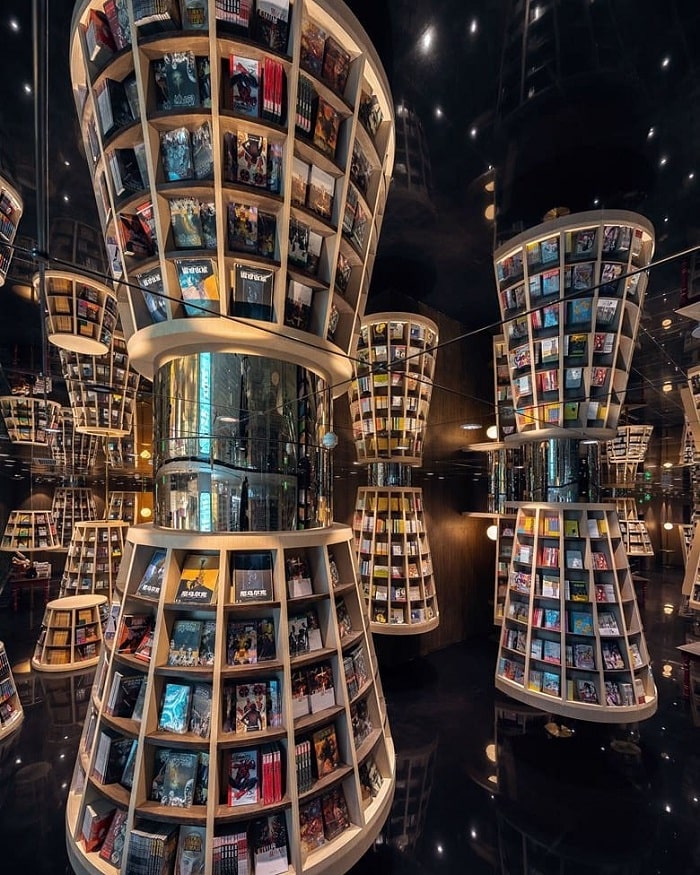 giá sách hình đèn - kiến trúc nhà sách Chung Thư Các ở Trùng Khánh