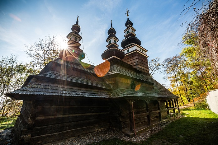 Nhà thờ làm bằng gỗ từ thế kỷ 17 - Đi đến đồi Petrin lạng mạn