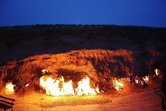 Những ngọn lửa không tắt ở Azerbaijan cháy đêm ngày