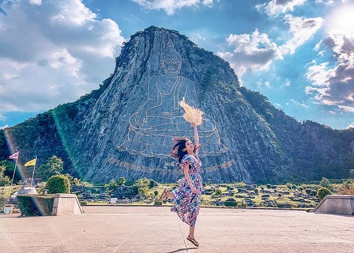 núi Phật Vàng Pattaya là điêm du lịch nổi tiếng