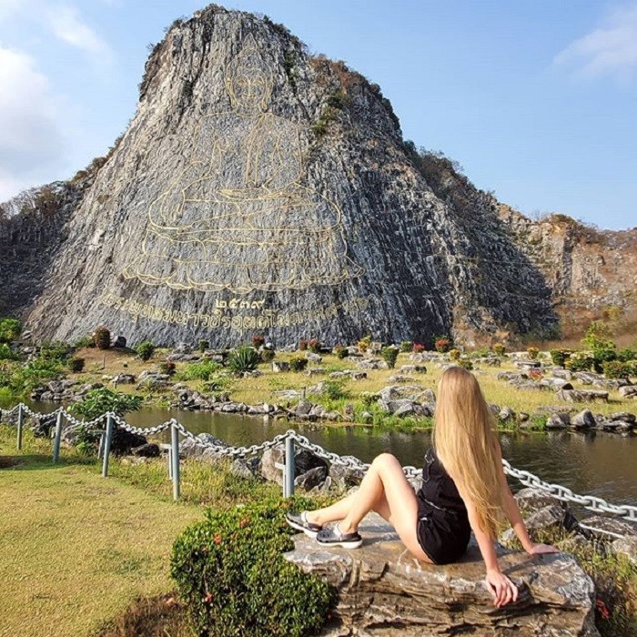 núi Phật Vàng Pattaya rất linh thiêng 