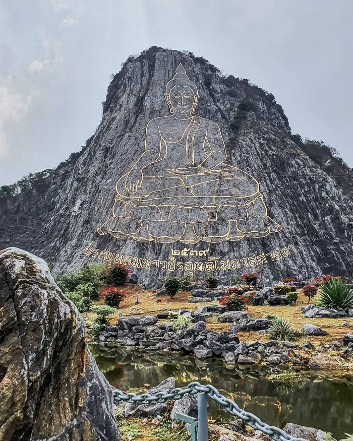 vẻ đẹp núi Phật Vàng Pattaya 