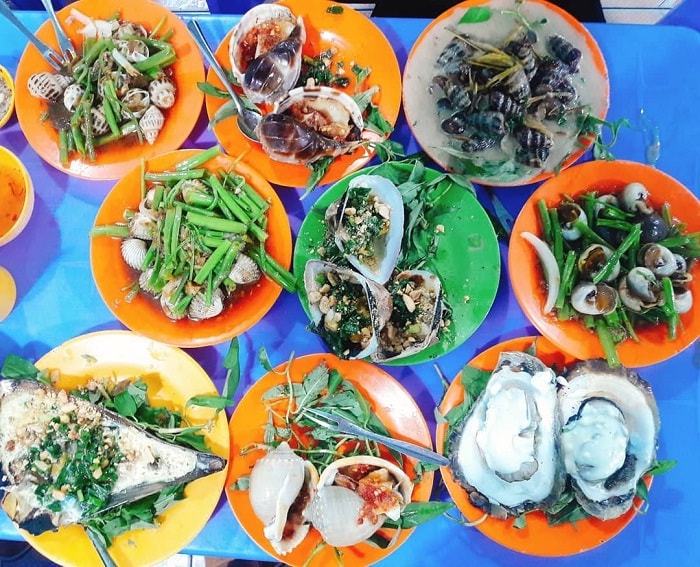 The address to eat delicious snails in Saigon - Tuyet snail shop