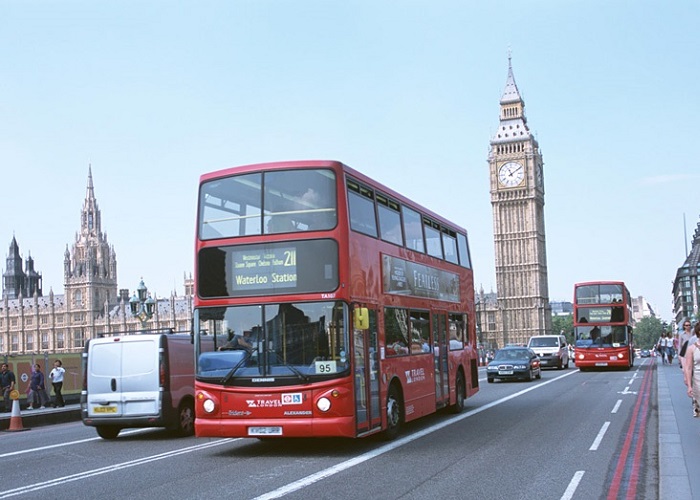 Phương tiện đi lại ở Anh - thuê xe bus