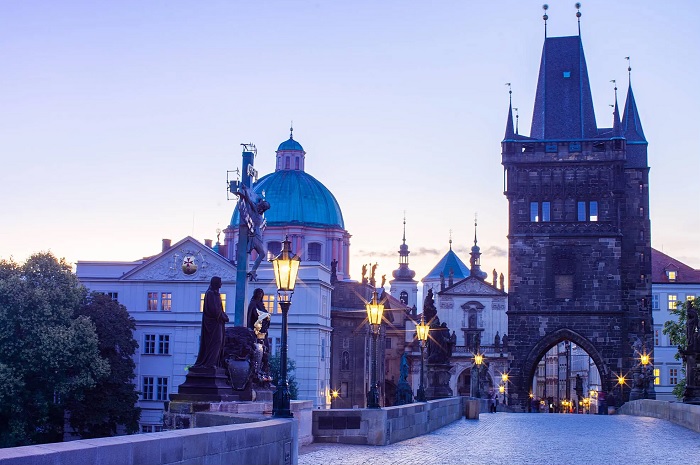 Câu Charles lúc bình minh  -Làm gì ở Prague vào mùa đông