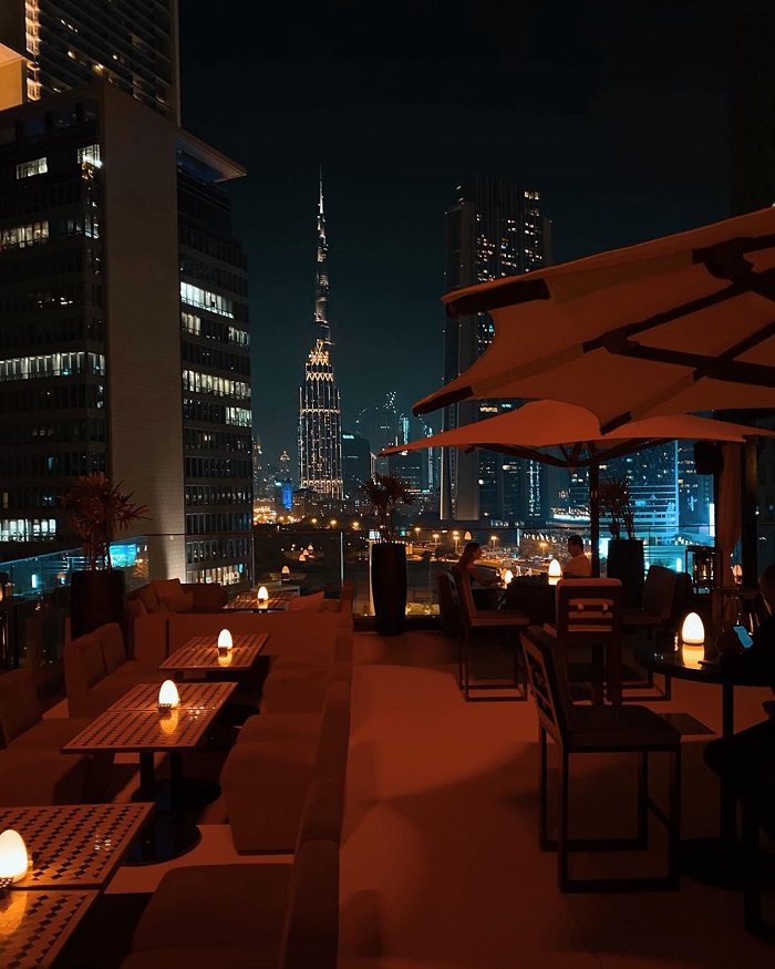 Không gian quán bar ở Dubai Luna Sky Bar