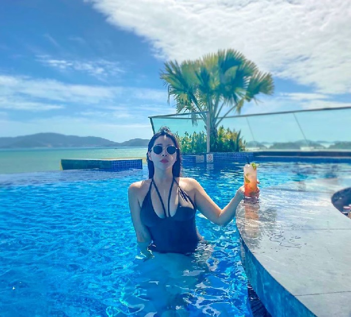 khách sạn có bể bơi vô cực ở Việt Nam Royal-Beach-Boton-Blue-Hotel