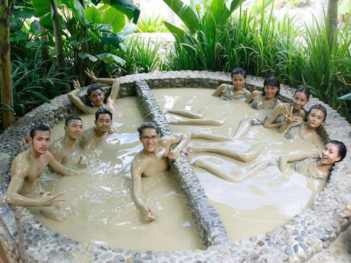 The secret to visiting Binh Chau hot spring - Bathing and therapy at the hot spring