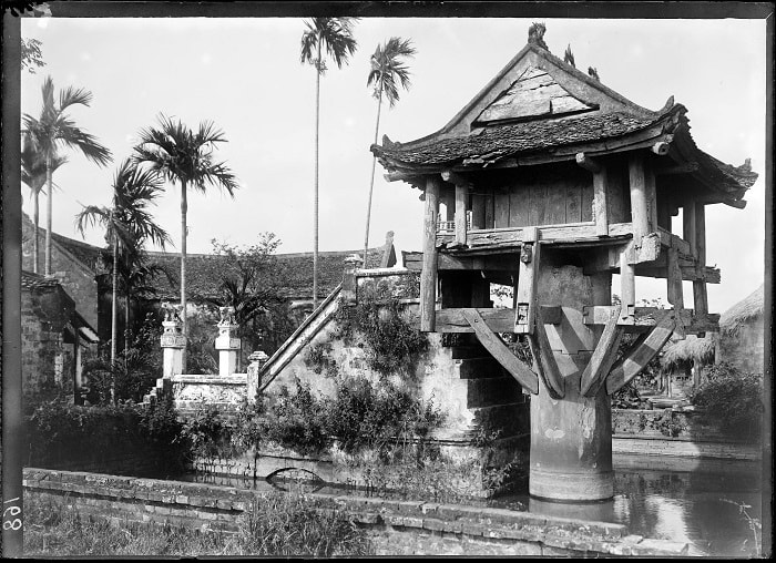 Explore One Pillar Pagoda with interesting experiences