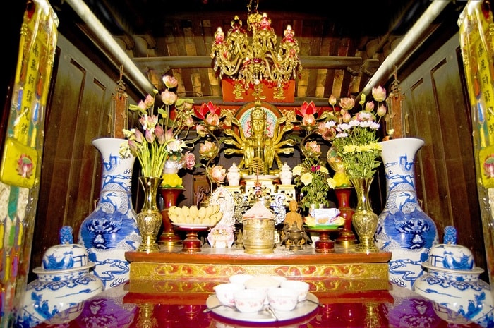 Explore the architecture of One Pillar Pagoda in Hanoi