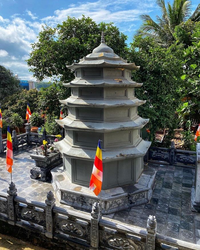 The 5-storey tower of Phap Hoa Dak Nong pagoda 