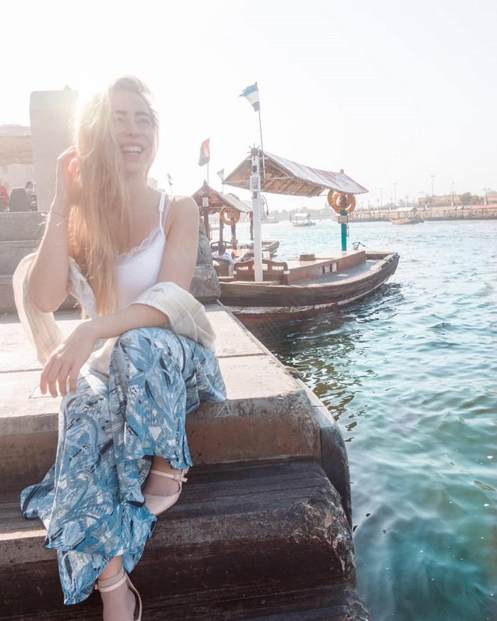 trải nghiệm giá rẻ ở Dubai ngồi thuyền ngắm cảnh