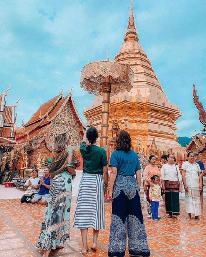 quần áo kín đáo - trang phục khi đến chùa Wat Doi Suthep