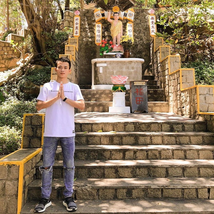 tượng chú bé tọa sen - công trình đắc sắc tại Thích Ca Phật Đài 