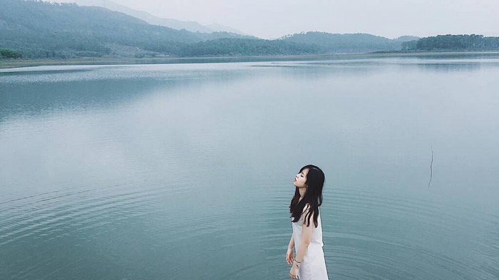Ngắm cảnh ở hồ Đồng Thái Ninh Bình