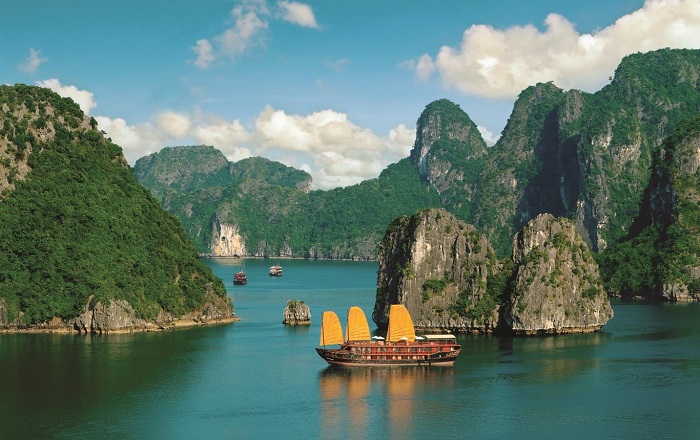 Tickets to visit Ha Long Bay - choose the right train type
