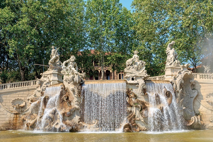 Đài phun nước tuyệt đẹp Fontana di Dodici Mesi - Hướng dẫn du lịch Turin