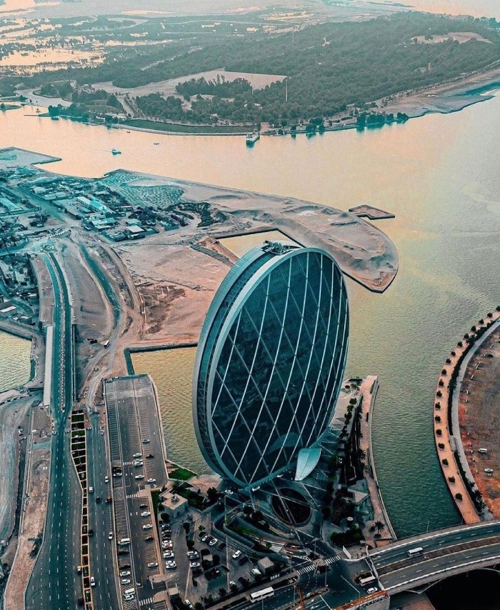 Tòa tháp Aldar HQ gây ấn tượng về kiến trúc - 12 kiệt tác kiến trúc ở Abu Dhabi