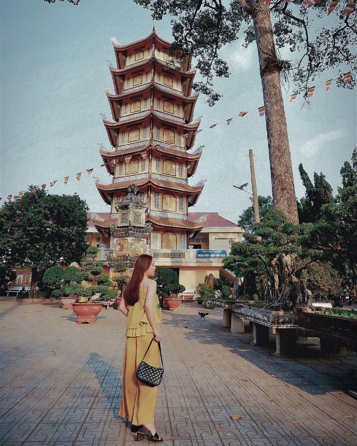 Ngọn tháp 7 tấng nổi tiếng của chùa Hội Khánh Bình Dương