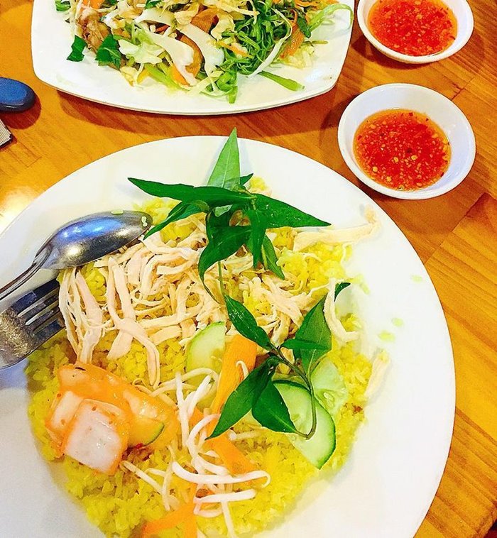 Phuong restaurant is a delicious chicken rice restaurant in Phu Yen
