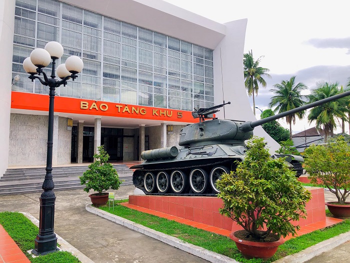 Tham quan bảo tàng Quân khu 5 Đà Nẵng