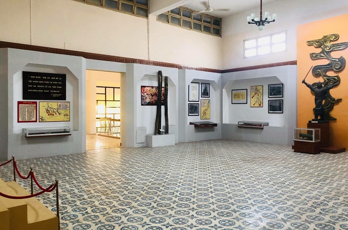 Tham quan bảo tàng Quân khu 5 Đà Nẵng