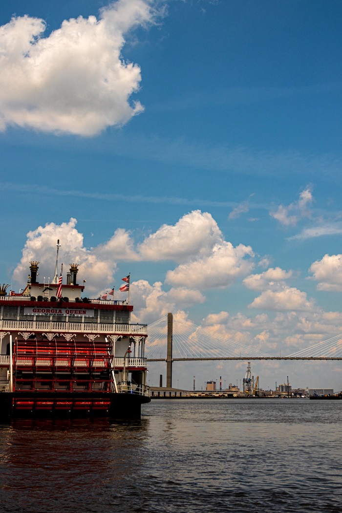 Đi thuyền trên sông  thành phố Savannah