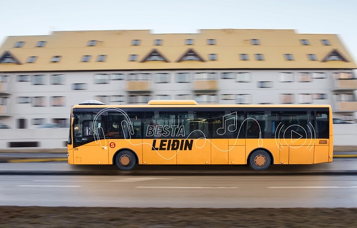 Strætó, xe buýt công cộng, có thể nhận biết bằng màu vàng - Kinh nghiệm du lịch Iceland