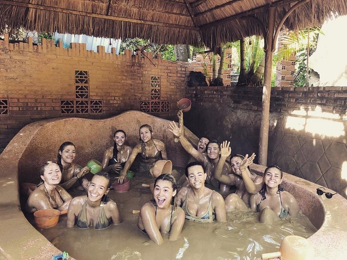Effects of mud bath in Nha Trang 