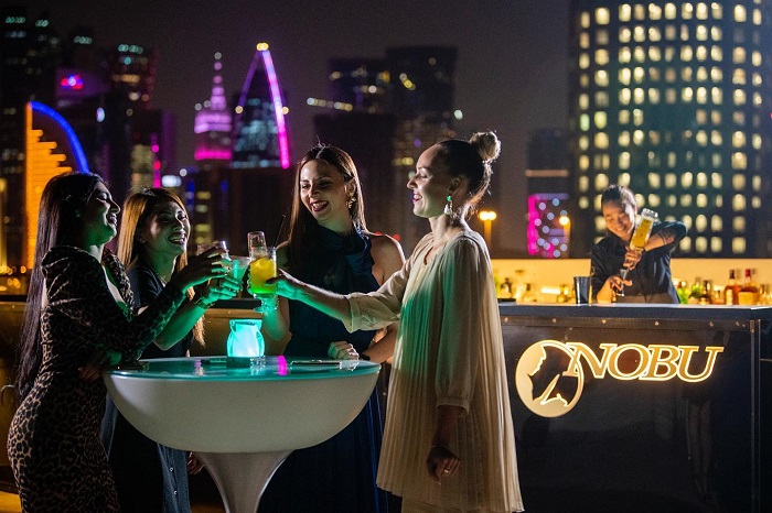 Không gian ngoài trời ở Nobu Doha - trải nghiệm ăn uống sang chảnh tại Qatar