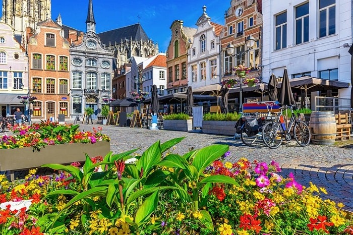 Những hoạt động ở phố cổ Mechelen Bỉ