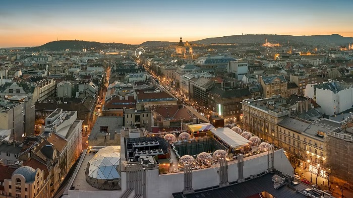 Bạn sẽ được tận hưởng tầm nhìn thực sự toàn cảnh của Budapest Cuộc sống về đêm ở Budapest