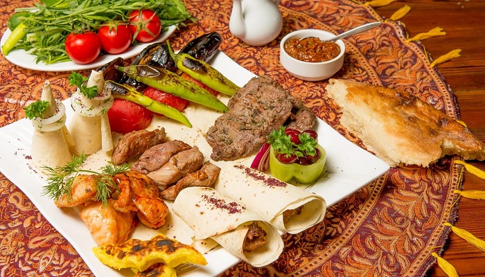 Một bữa ăn truyền thống của ẩm thực Azerbaijan