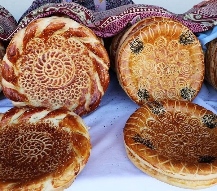Bánh mì ở Uzbekistan - ẩm thực Uzbekistan