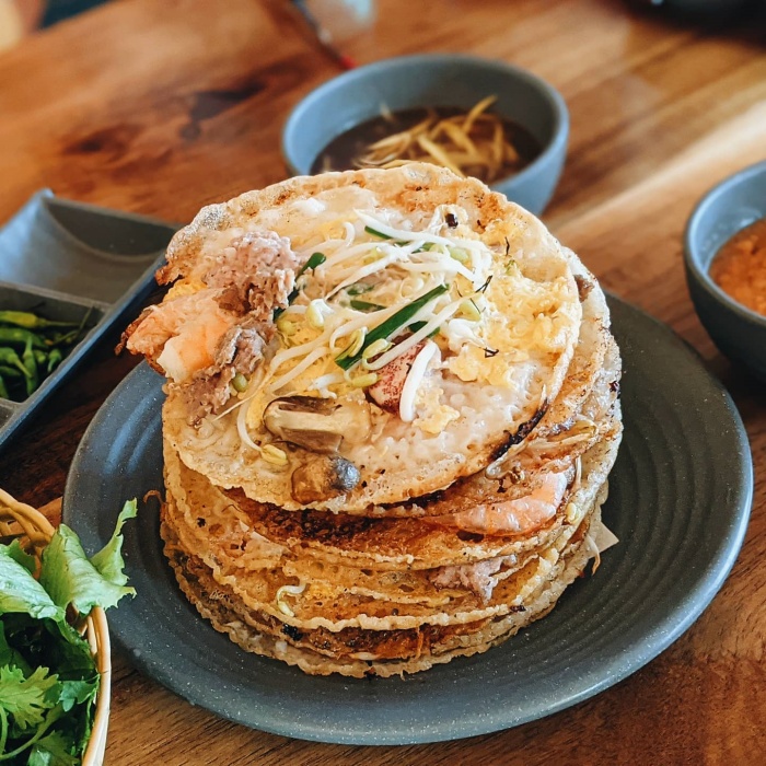 Tuy Hoa travel guide food Dumpling shrimp pancakes