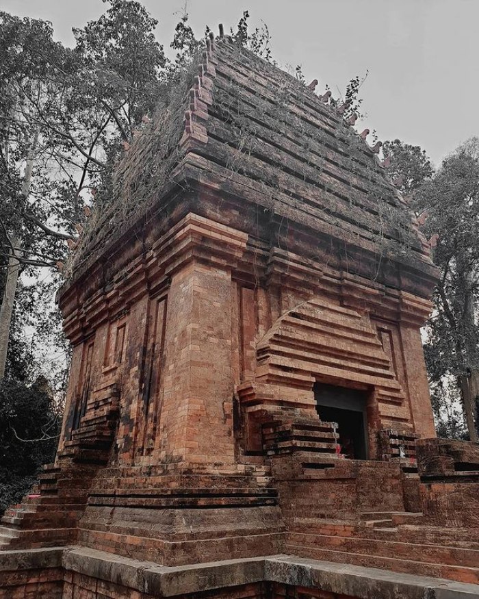 Tháp Yang Prong điểm đến ít người biết ở Đắk Lắk  