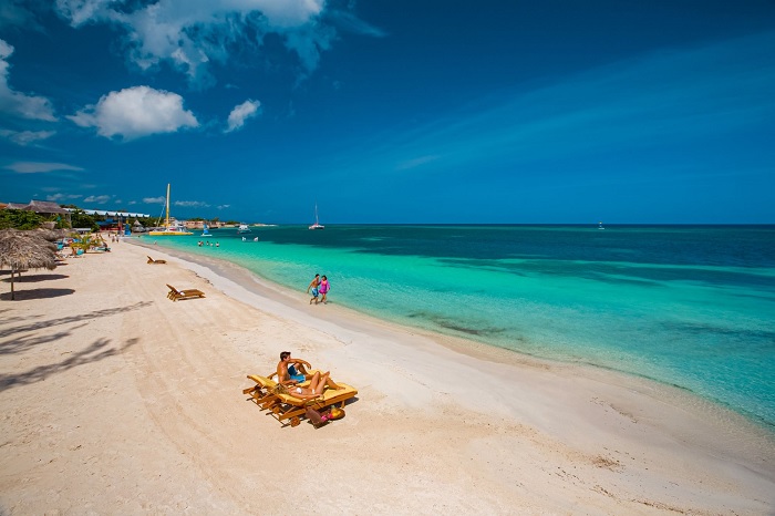 Bãi biển khu nghỉ dưỡng Sandals Montego Bay - địa điểm du lịch Jamaica