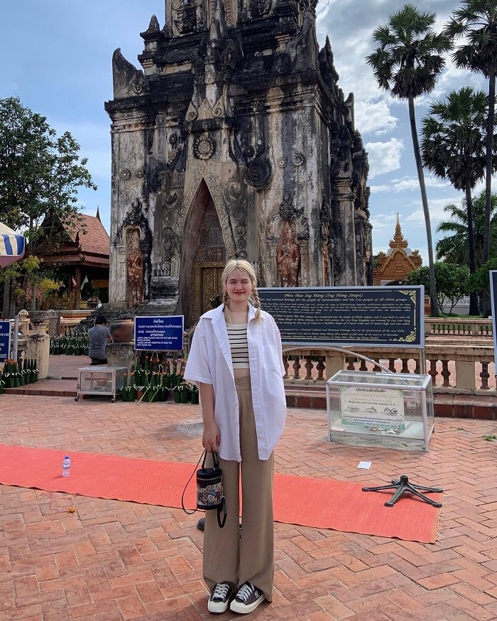 Làm thế nào để đến chùa That Ing Hang Lào?