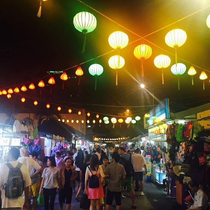 Night markets in Binh Duong - Duc Thanh night market