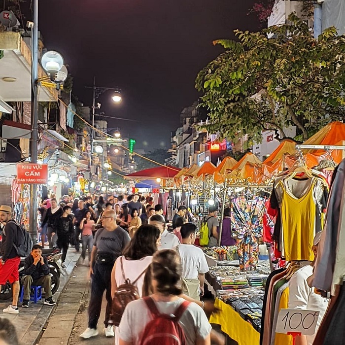 Night markets in Binh Duong - Hoa Lan night market