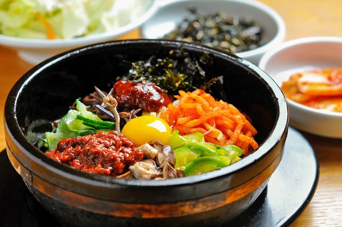Cơm trộn Bibimbap truyền thống ở Hàn Quốc - 10 trải nghiệm ẩm thực hàng đầu thế giới