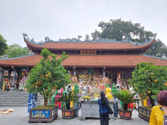 Lễ hội ở đền Mẫu Đông Cuông Yên Bái 